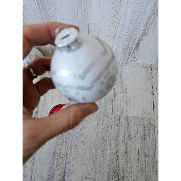 Peppermint reflector glitter silver white ball ornament lot set Xmas tree - Picture 12 of 12